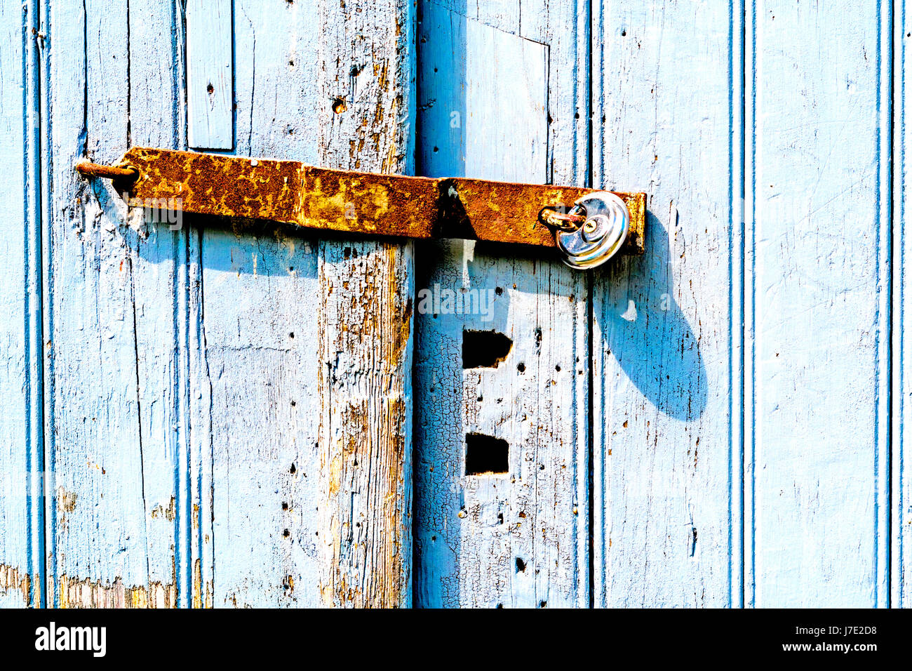 Tür mit rostigem riegel; old door with rusty bolt Stock Photo