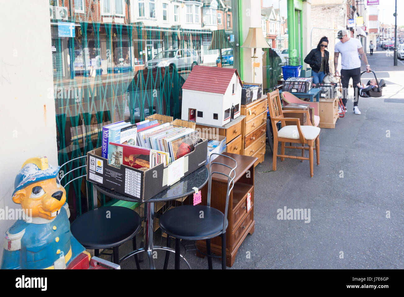 Antiques Shop Uk Stock Photos & Antiques Shop Uk Stock Images Alamy