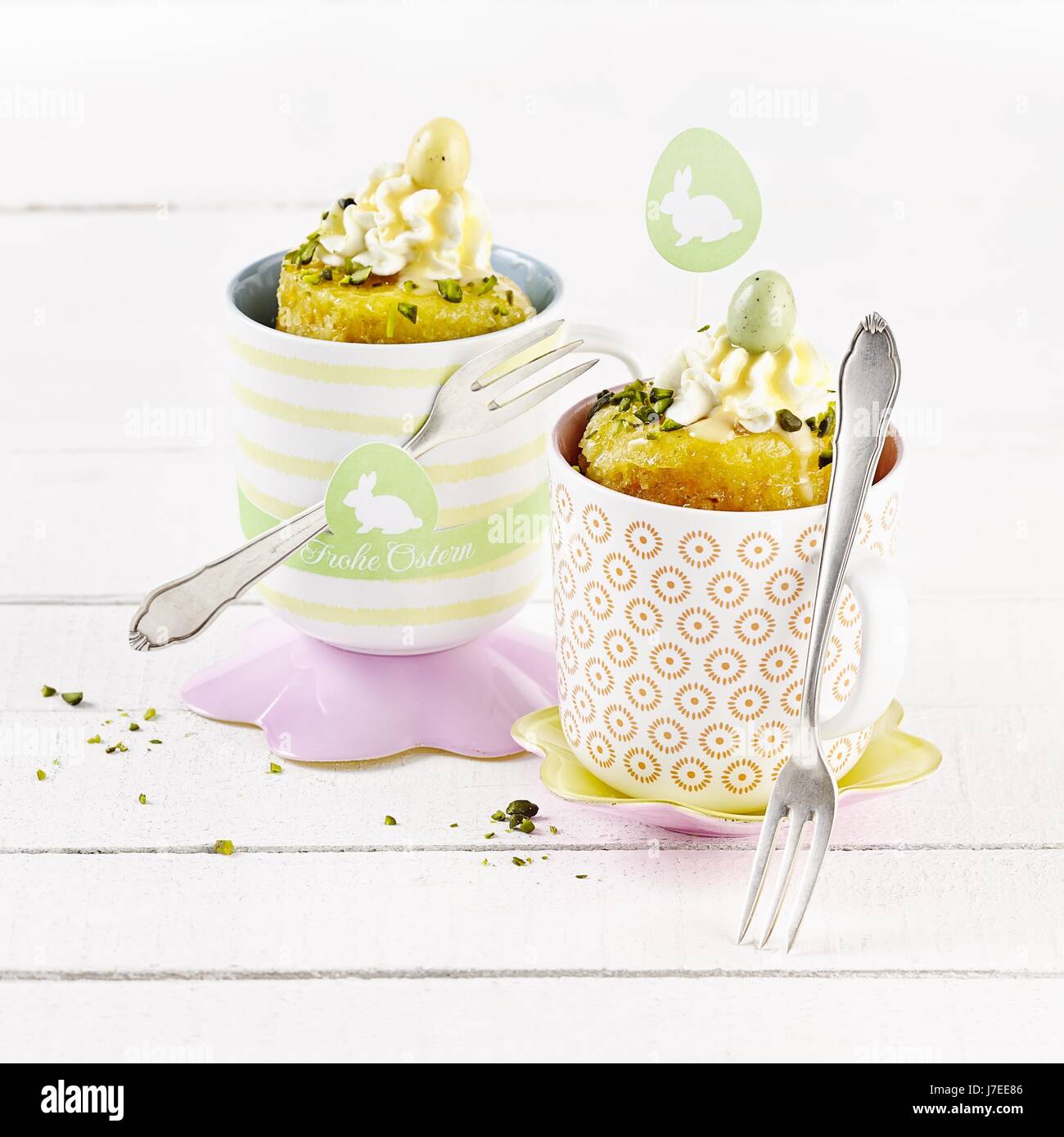Easter mug cakes (microwave Stock Photo Alamy