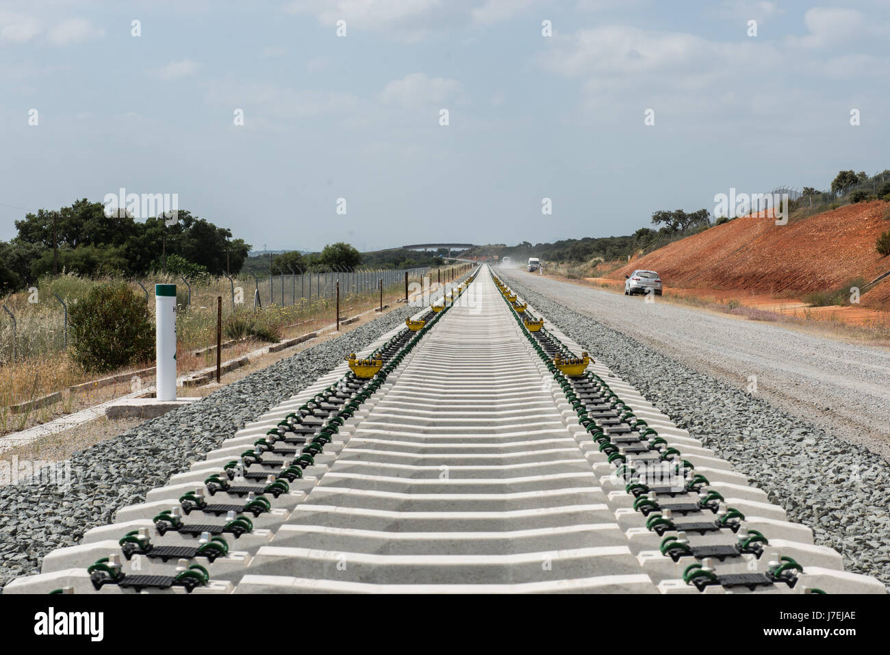 Tramo de las obras del tren de alta velocidada la altura de Carmonita (BAdajoz, Extremadura) donde se están instalando actualmente las vías y que ha s Stock Photo