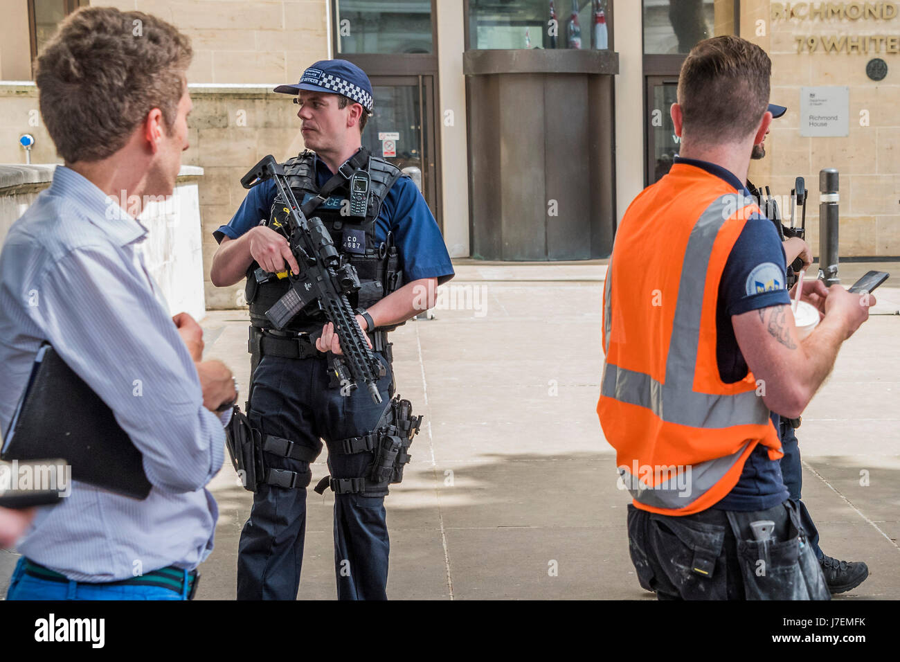 Taser gun 2017 uk hi-res stock photography and images - Alamy