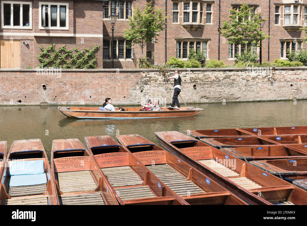 Cambridge, UK. 24th May, 2017. Tourists enjoy punting on the River Cam in hot sunny weather. Temperatures reached 24.5 degrees centigrade and the weather forecast is for even warmer weather in the East of England for the forthcoming Bank Holiday Weekend. Credit: Julian Eales/Alamy Live News Stock Photo