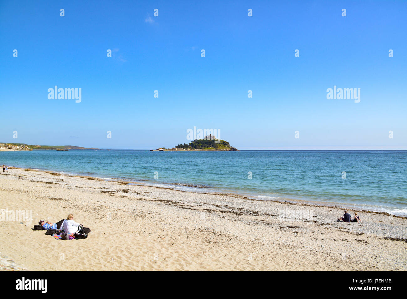 Marazion, Cornwall, UK. 24th May 2017. UK Weather. After a foggy day yesterday, the sun finally shone over Cornwall today. Credit: cwallpix/Alamy Live News Stock Photo