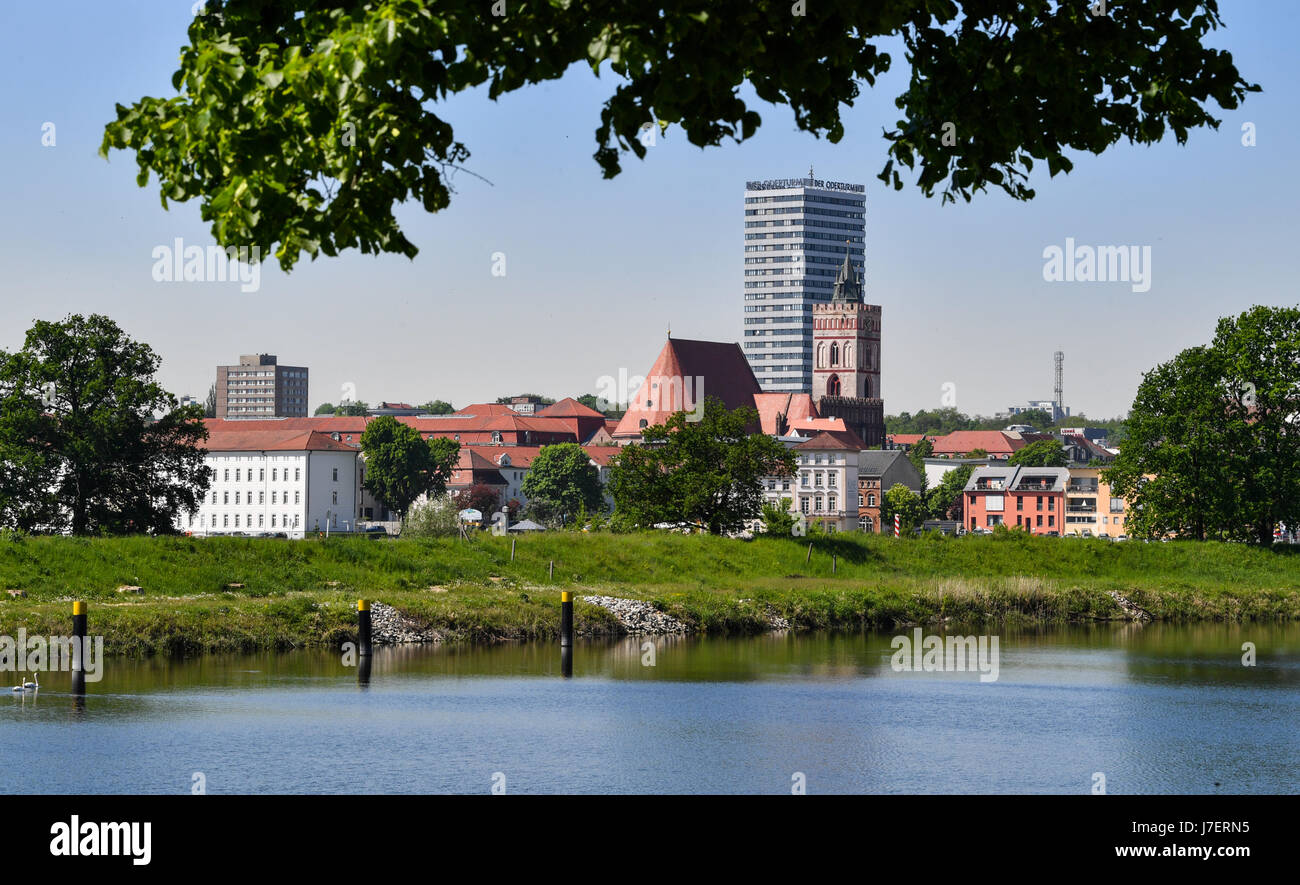 View of the neighbouring city of Frankfurt/Oder, Germany, with its Oder Tower and St. Mary's Church, from Slubice, Poland, 19 May 2017. Photo: Patrick Pleul/dpa-Zentralbild/ZB Stock Photo