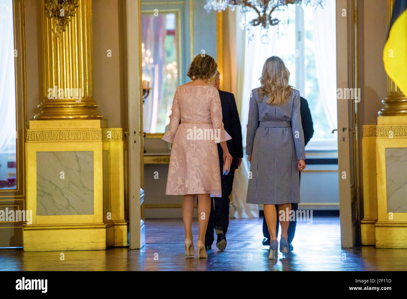 Brussels, Belgium. 24th May, 2017. Queen Mathilde (L) of Belgium welcomes US First Lady Melania Trump at the Royal Palace in Brussels, 24 May 2017. - NO WIRE SERVICE - Photo: Albert Nieboer/RoyalPress/dpa/Alamy Live News/Alamy Live News Stock Photo
