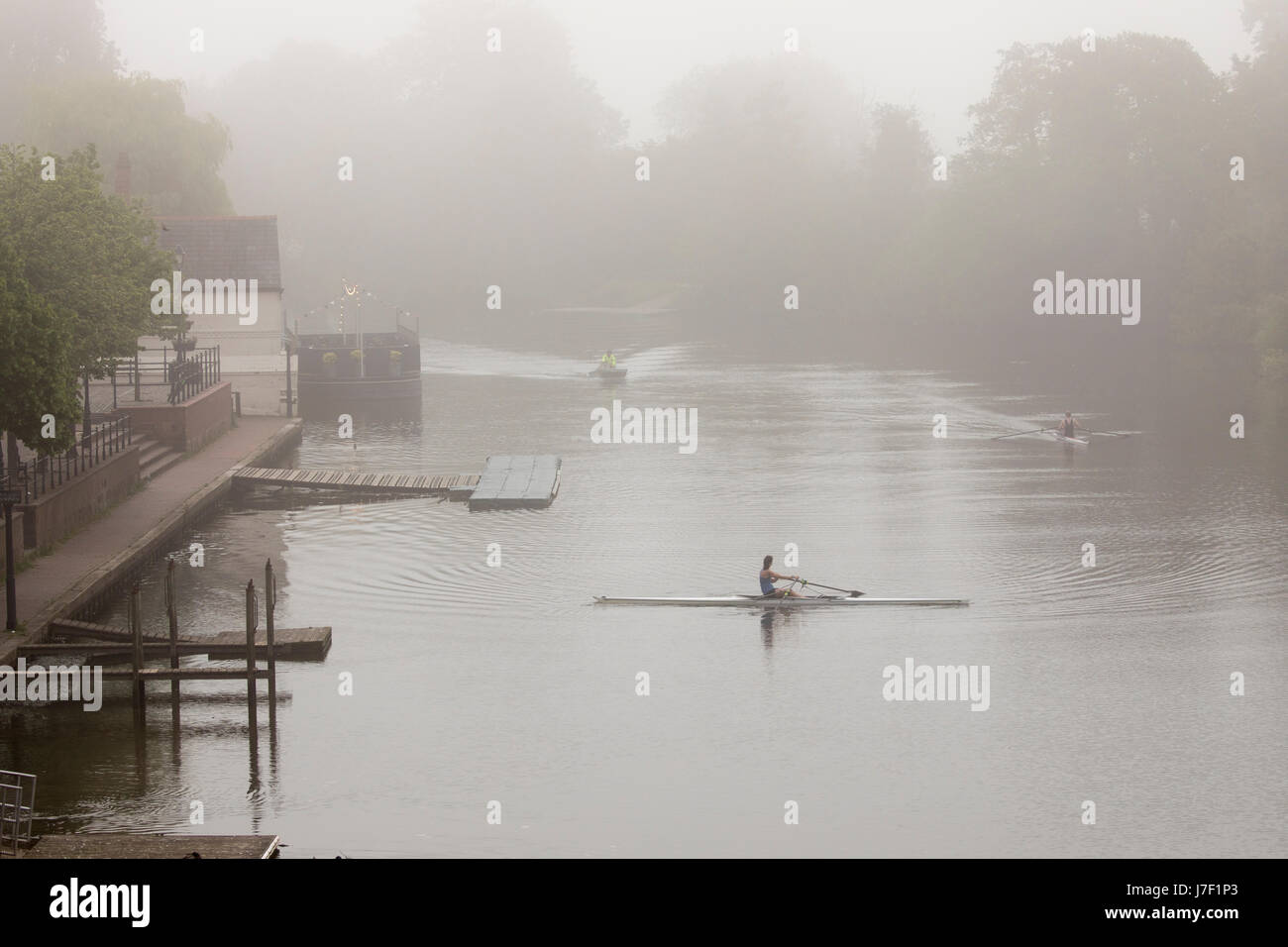 Chester, Cheshire, 25th May 2017 UK Weather. The day begins with foggy coastal and inland areas this morning before the sun burns it away to be yet another hot day for many in the UK. A foggy start in Chester for these rowers on the River Dee before it becomes the hottest day of the year so far, this year    © DGDImages/Alamy Live News Stock Photo