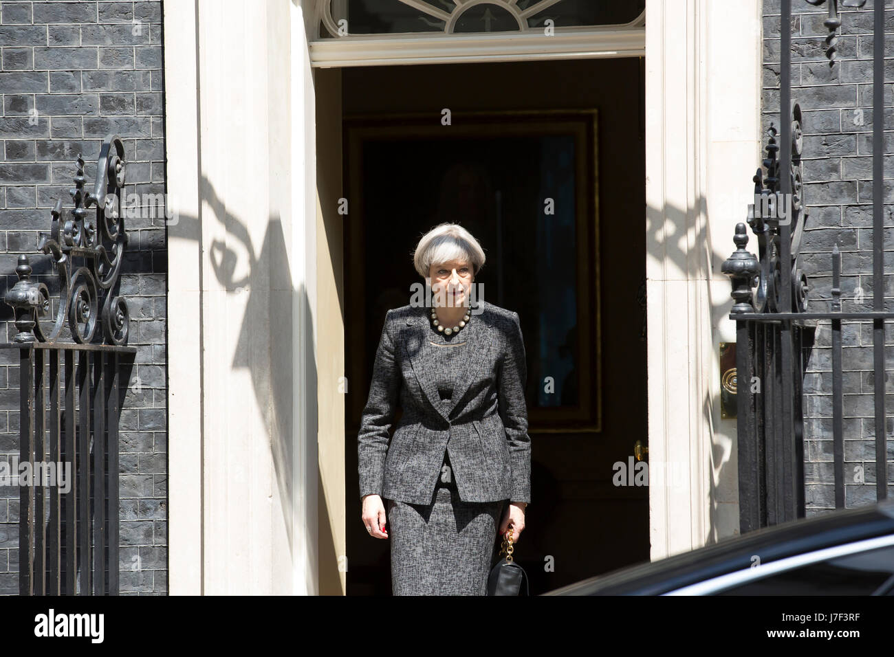 London, UK. 25th May, 2017. Prime Minister Theresa May leaves Downing Street for Brussels for the NATO Summit Credit: Keith Larby/Alamy Live News Stock Photo