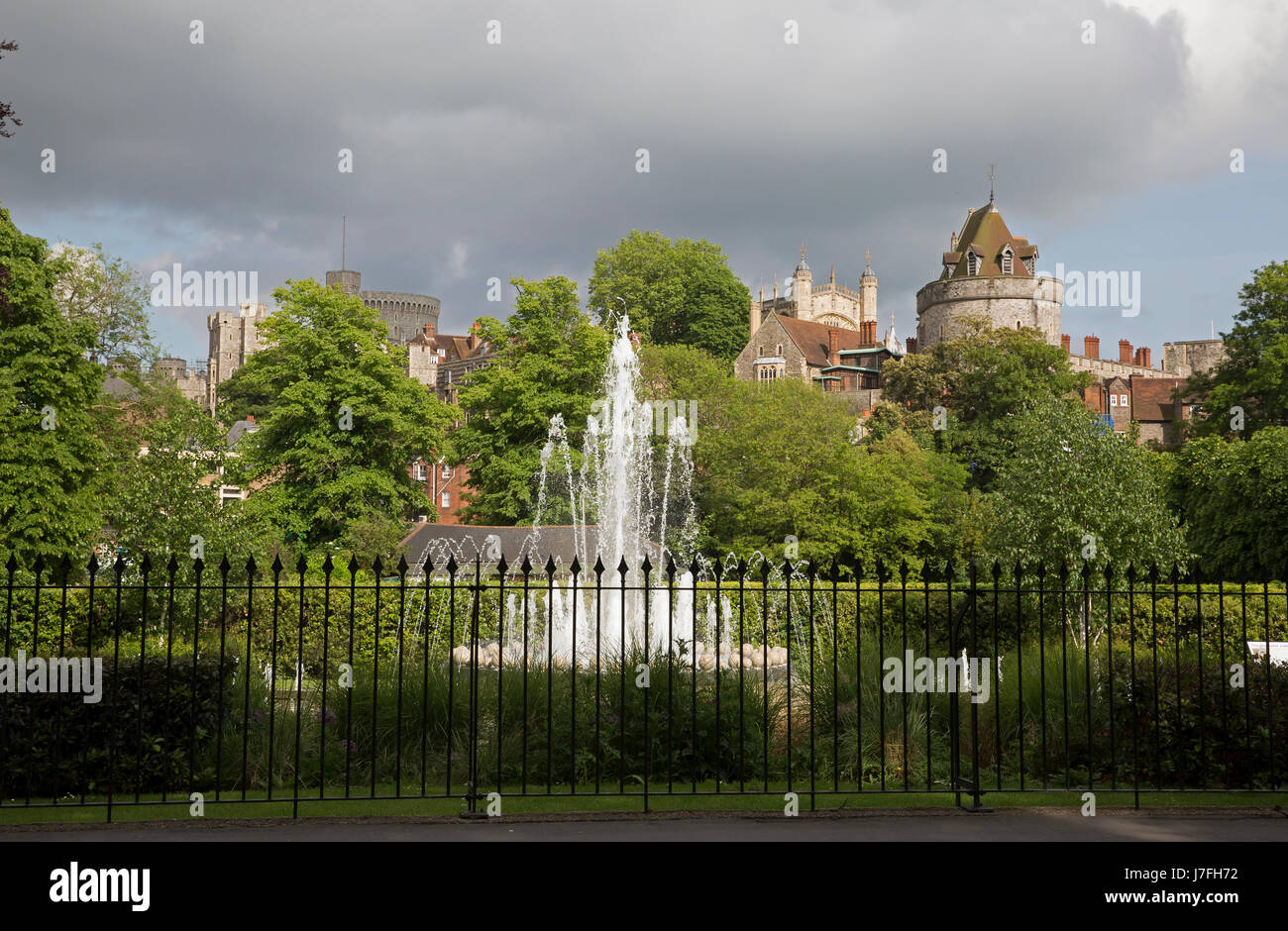 Golden Jubilee Fountains in Windsor Stock Photo Alamy