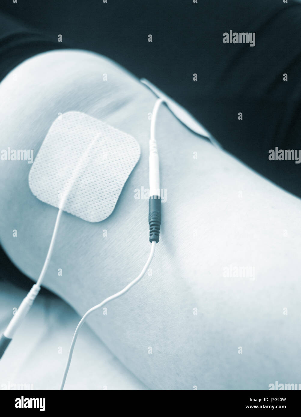 Physical therapy mecical clinic physiotherapy electrical impulse shock treatment for leg injury