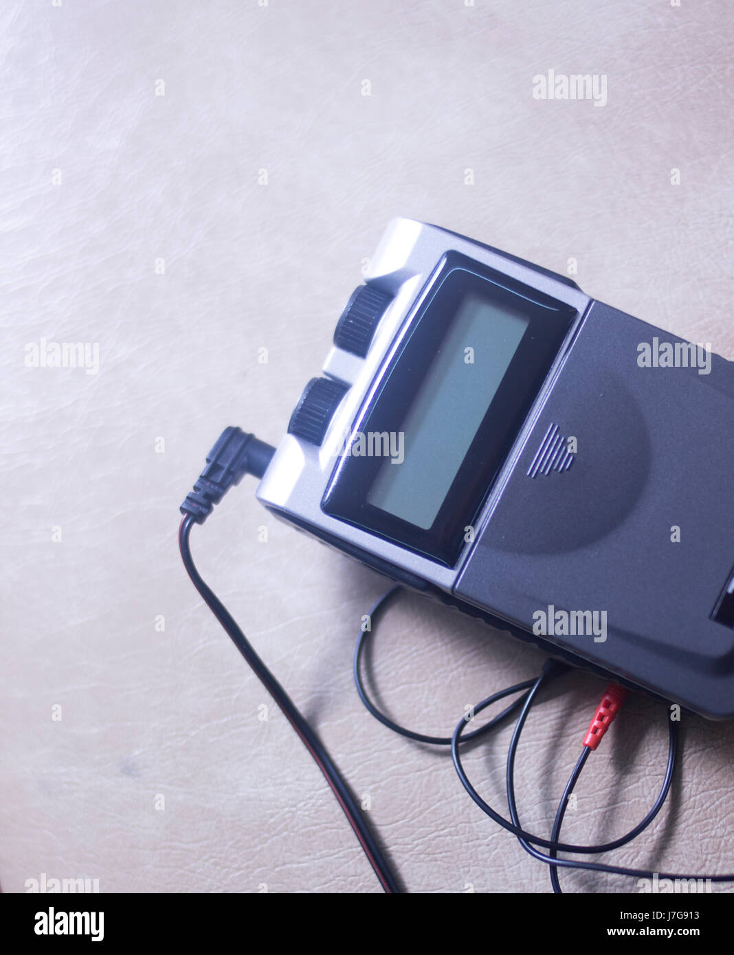 Physical therapy mecical clinic physiotherapy electrical impulse shock treatment for leg injury