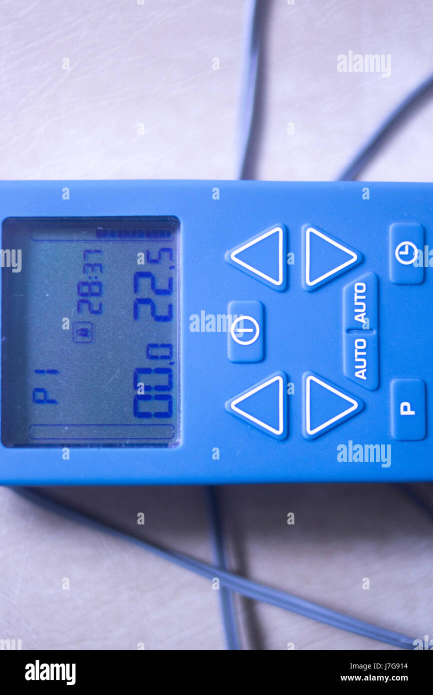 Physical therapy mecical clinic physiotherapy electrical impulse shock treatment for leg injury