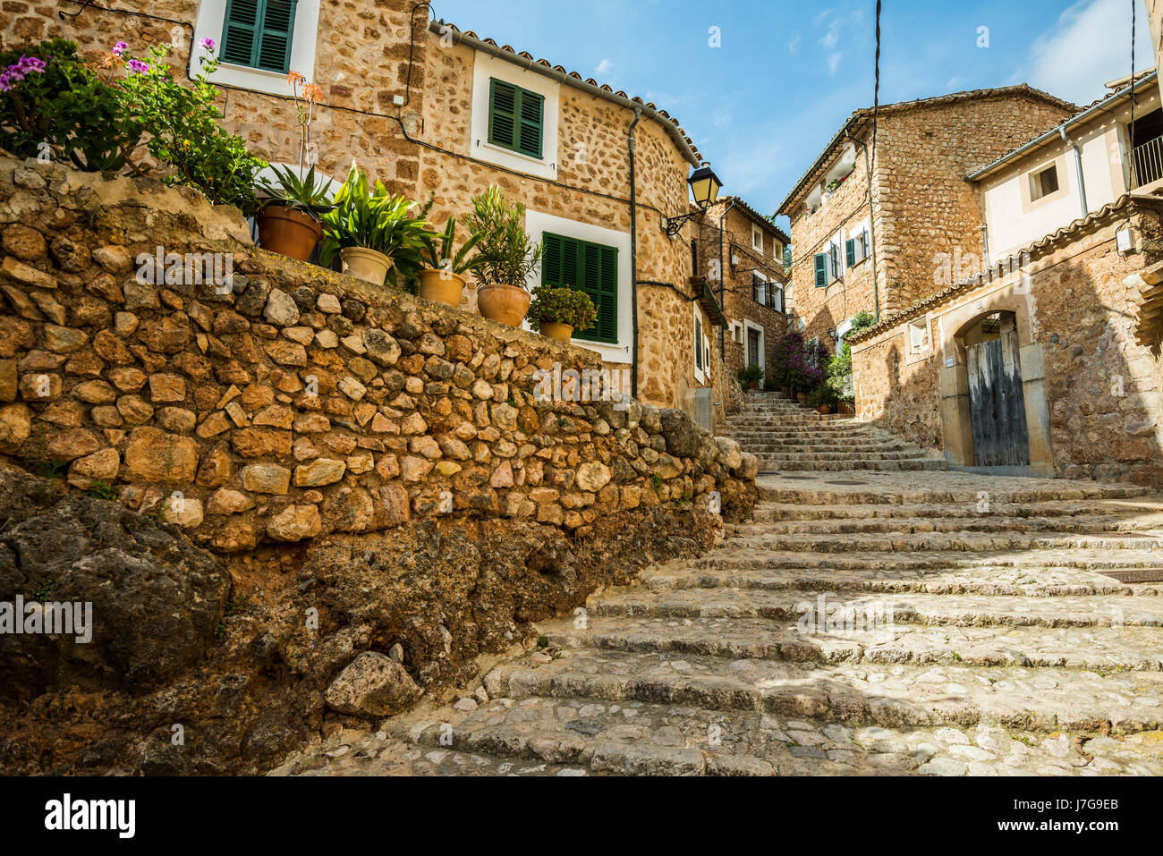 Steep Alley, Fornalutx, Serra de Tramuntana, Majorca, Balearics, Spain Stock Photo