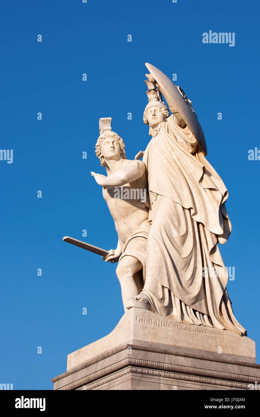 Athena warrior statue hi-res stock photography and images - Alamy