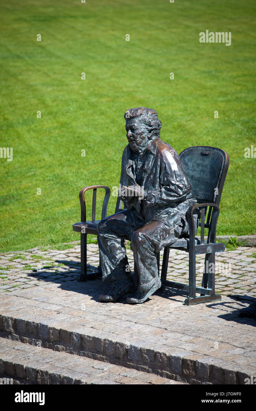 Bronze sculpture of Gobbi Hilda in front of the National Theatre in Budapest, Hungary Stock Photo