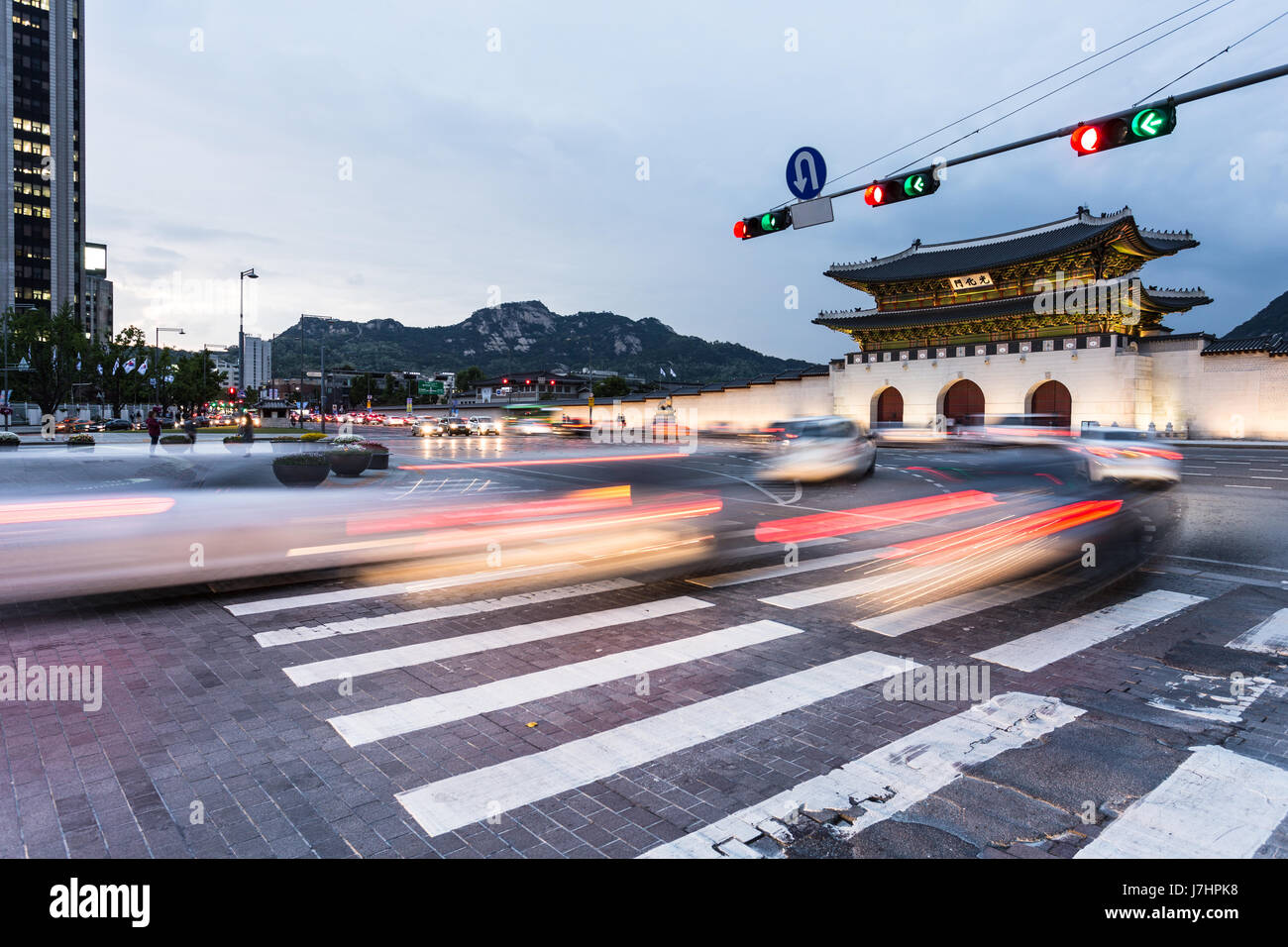 Traffic rushing at night in front of the Gwanghawmun gate in front of the Gyeongbokgung palace in the heart of historic Seoul, South Korea capital cit Stock Photo