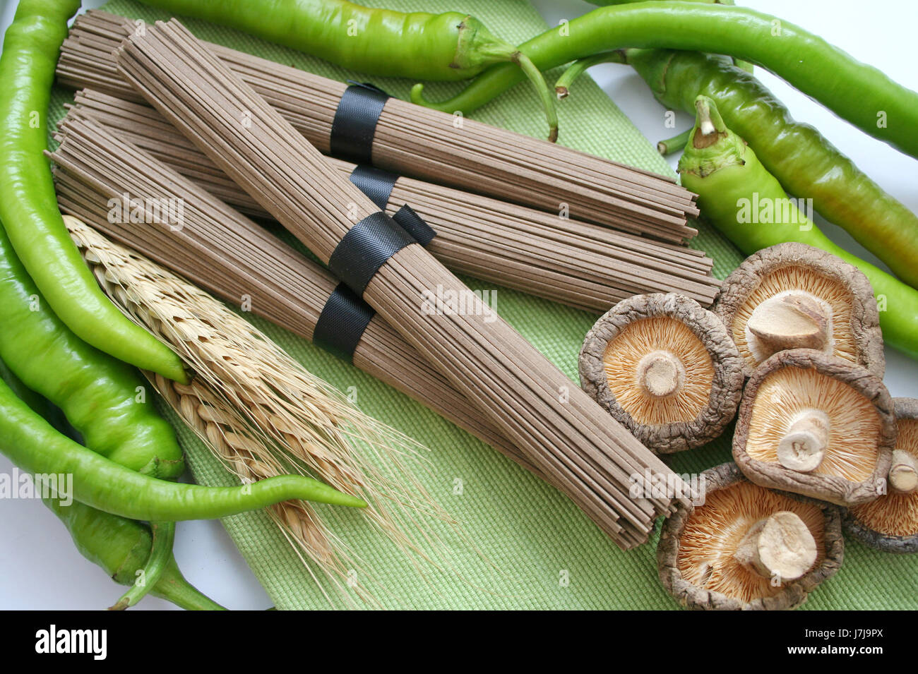 noodles mushrooms mushroom fungus japanese japan noodle food aliment
