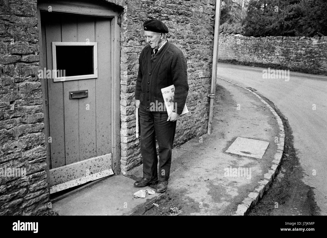 1970s Britain UK. Village life 1975 Newspaper delivery man, Sunday morning. The Cotswolds. Lower and Upper Slaughter are twin villages on the River Eye and are know as The Slaughters.  1975 HOMER SYKES Stock Photo