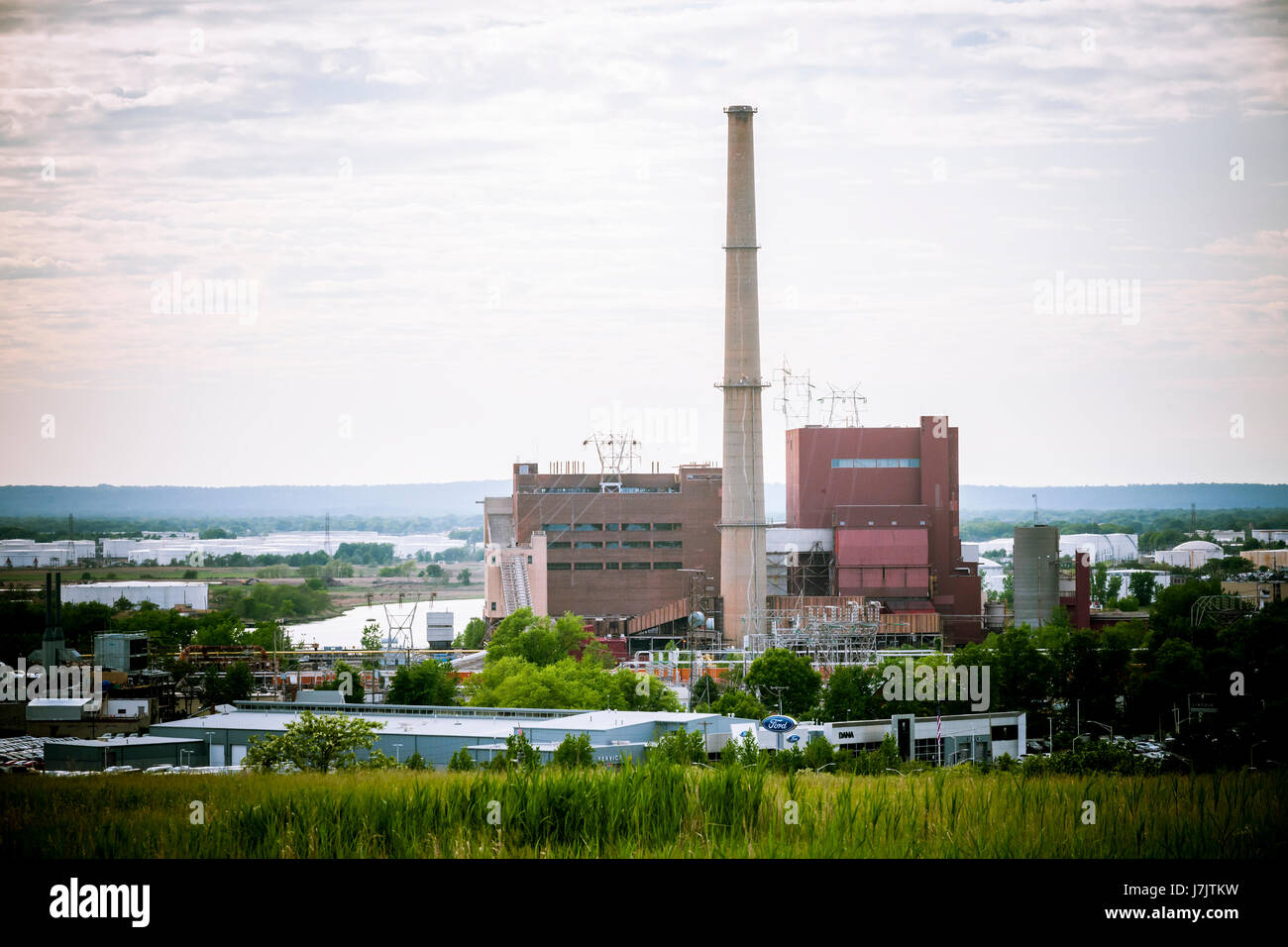 The natural gas powered power plant of NRG Energy on the Arthur Kill in ...