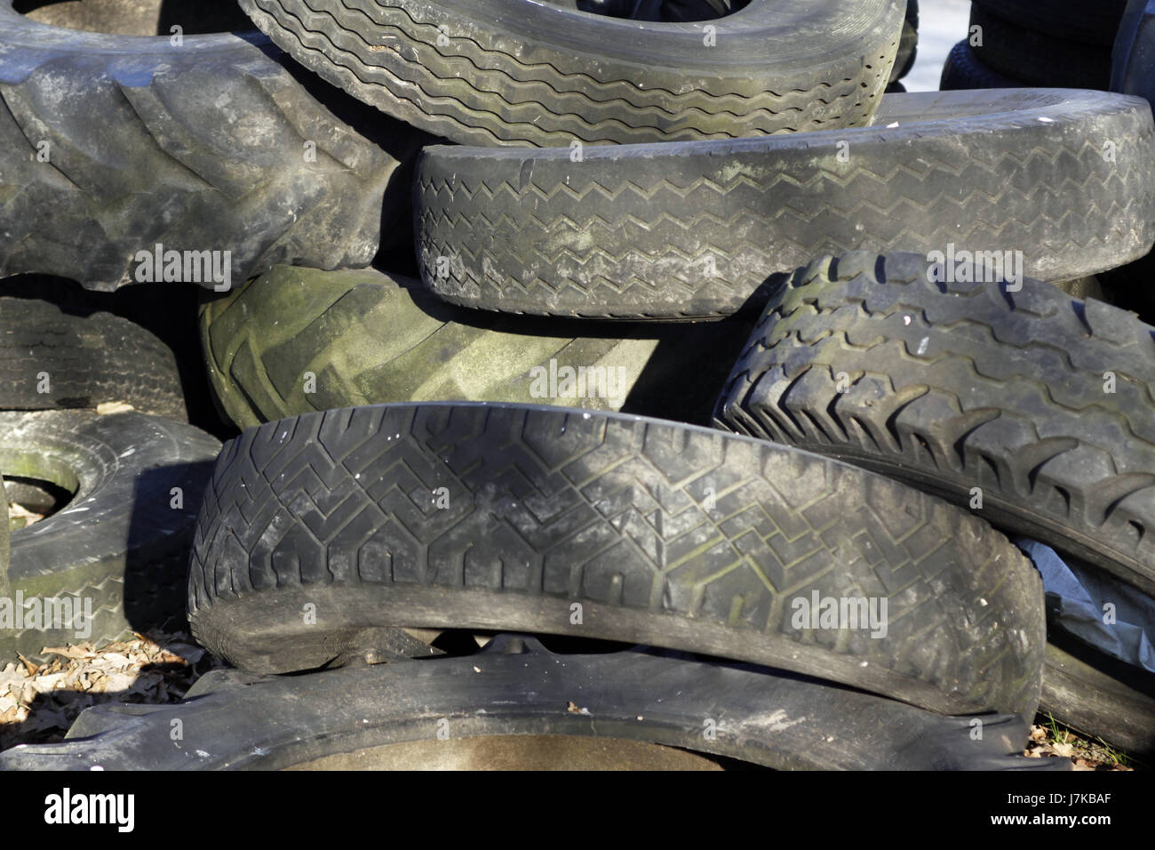 trash mull refuse car tire tyre tire tyres rubber profile trash