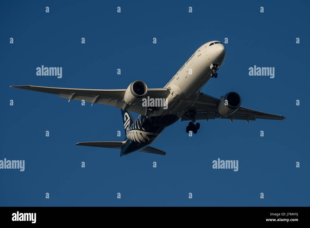 Air New Zealand Boeing 787 Dreamliner on Final approach to Sydney ...