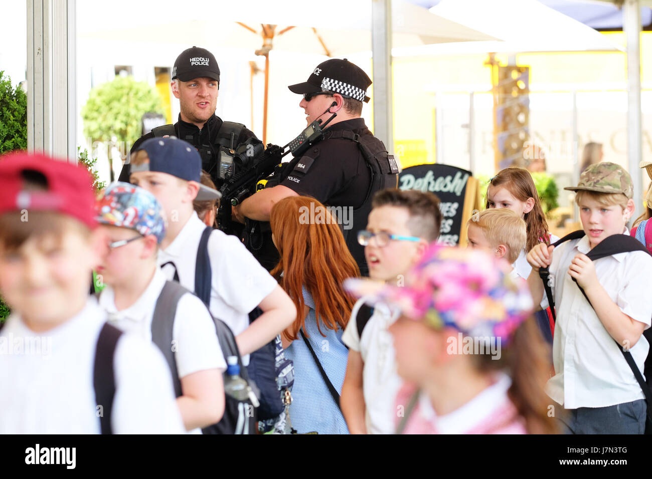Hay Festival 2017 - Hay on Wye, Wales, UK - May 2017 - Armed police officers patrol the  opening day of this years Hay Festival which celebrates its 30th anniversary in 2017. Over 3,000 primary school children will attend Day 1 of the literary festival that runs until June 4th.  Credit: Steven May/Alamy Live News Stock Photo