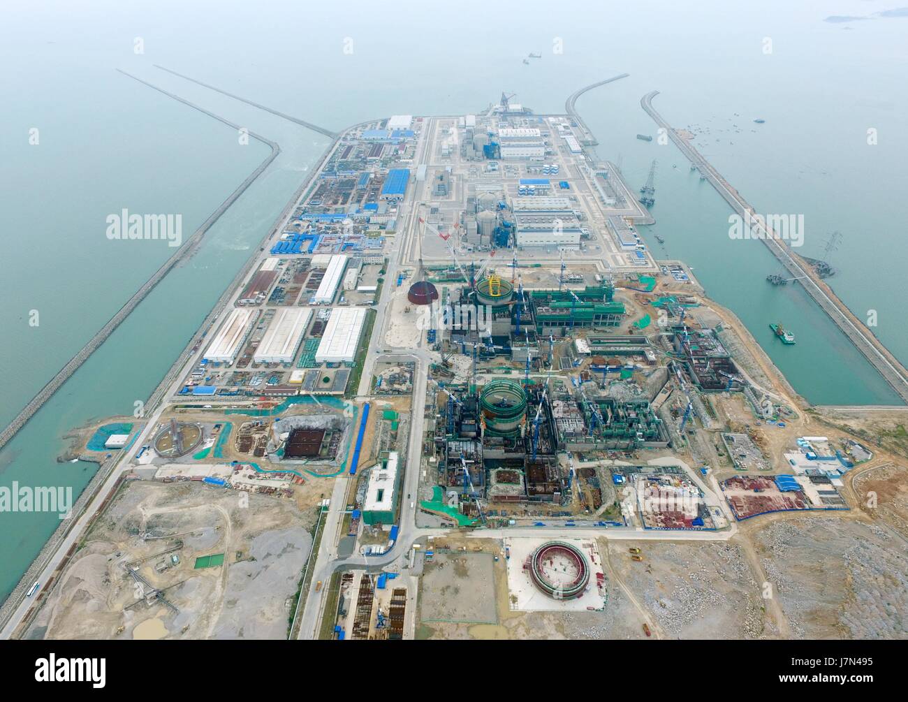 Fuqing. 25th May, 2017. Aerial photo taken on May 25, 2017 shows the Fuqing  Nuclear Power Plant in Fuqing, southeast China's Fujian Province. As the  containment dome installation was completed in Fuqing