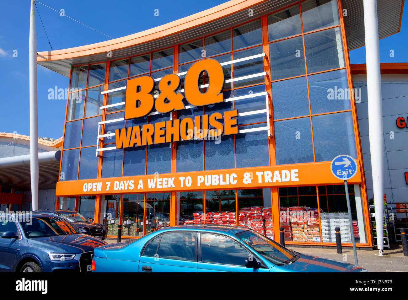 B And Q Warehouse Stock Photos & B And Q Warehouse Stock Images Alamy