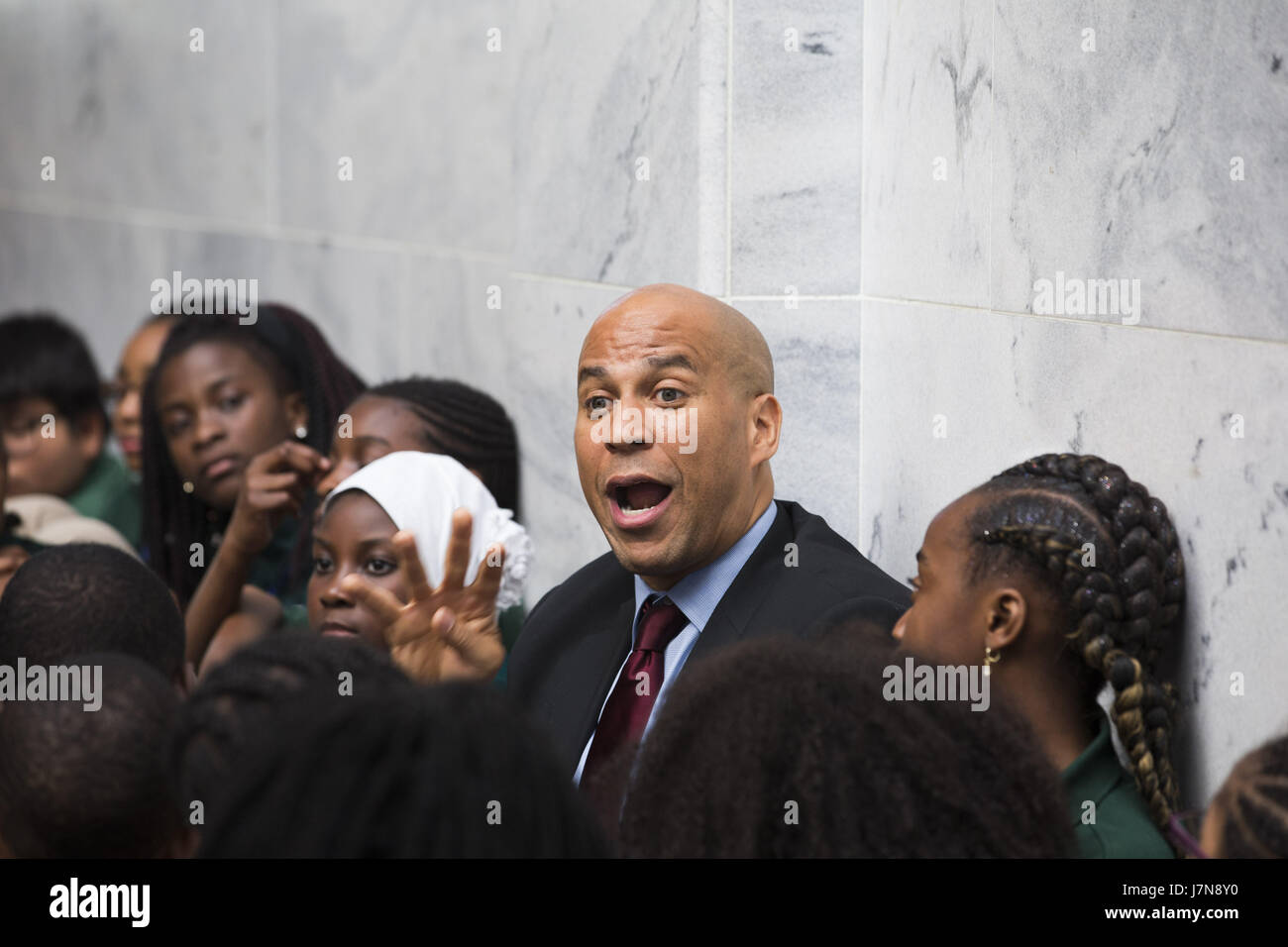 Washington, District Of Columbia, USA. 25th May, 2017. Senator CORY BOOKER (D-NJ) speaks with students from the Camden Predatory School and the North Star Academy in the Dirksen senate office building on Capitol Hill. Credit: Alex Edelman/ZUMA Wire/Alamy Live News Stock Photo