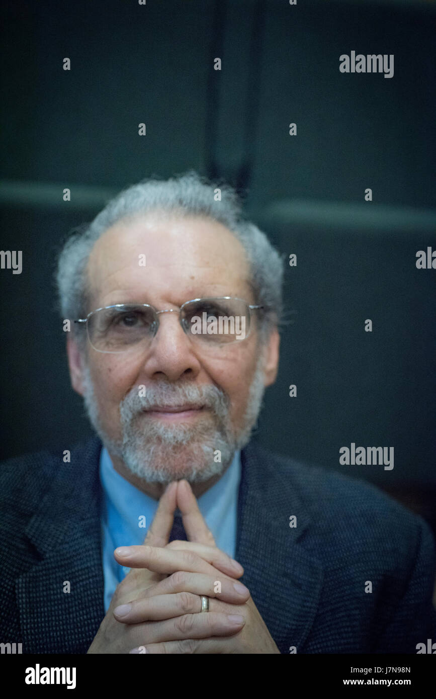 London UK. 23rd May 2017. International psychologist former journalist Dan Goleman on a rare visit to the UK speaking about the latest scientific research into Mindfulness.  Dan is one of the world's leading experts on Emotional Intelligence he also recently wrote a book with the Dalai Lama about how to change the world. Credit: roger parkes/Alamy Live News Stock Photo