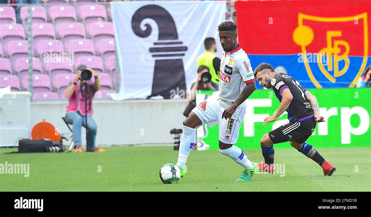 Genève, 25.05.2017, Football Helvetia Swiss Cup Final, FC Bâle 1893 - FC Sion, Kevin Constant (FC Sion 11) duel with Renato Steffen (FCB 11) Photo: Cronos/Frederic Dubuis Stock Photo