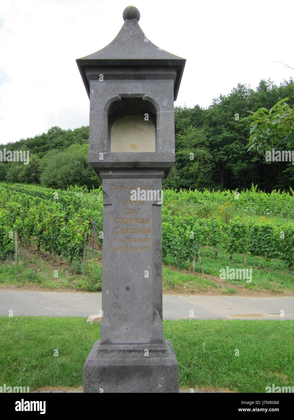 Early 20th century commemorative structure hi-res stock photography and ...
