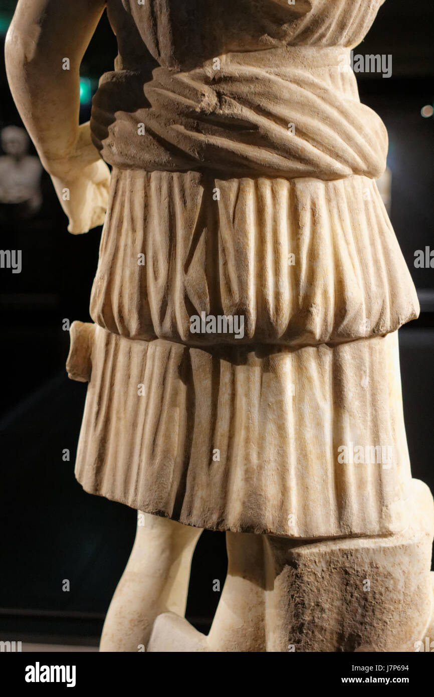 Artemis, a marble sculpture housed at the Louvre (Ma2906 n13