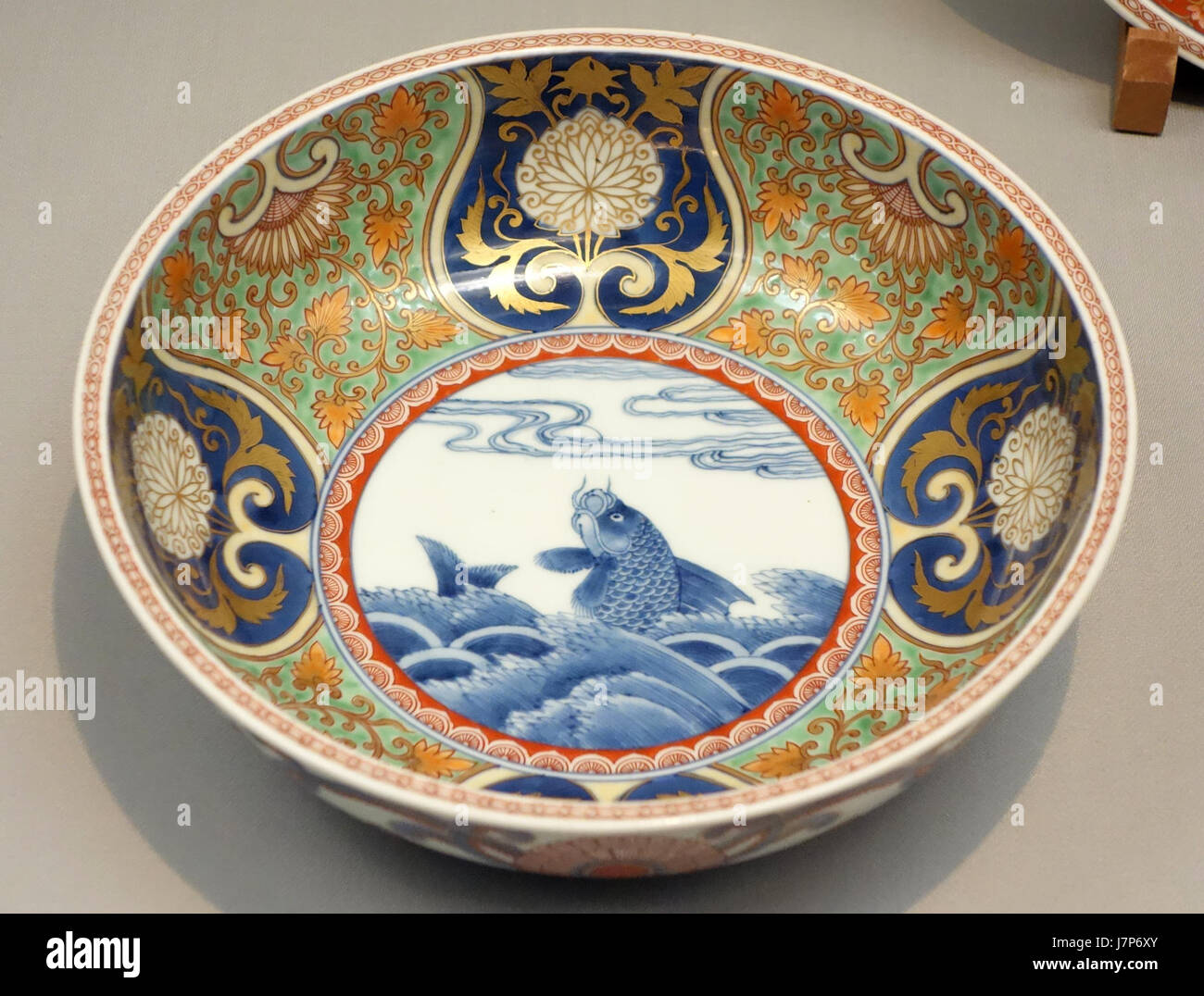 Bowl 1, Imari ware, Edo period, 17th 18th century, stormy seascape