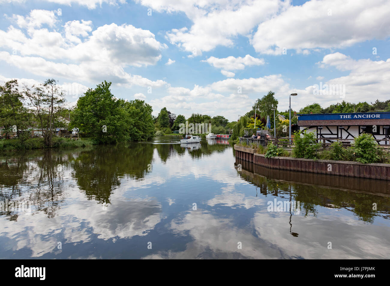 Riverside pyb and hotel, The Anchor Inn, on the River Medway near