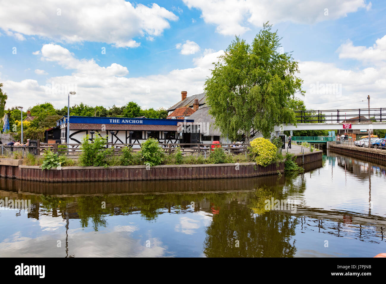 Riverside pyb and hotel, The Anchor Inn, on the River Medway near