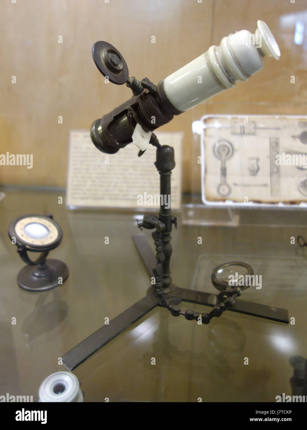 Screw barrel microscope hires stock photography and images Alamy