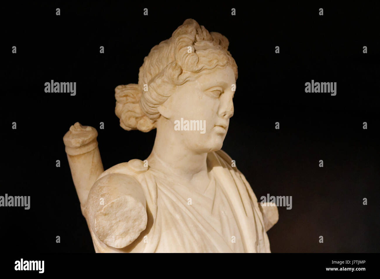 Artemis Louvre Ma2906 n16 Stock Photo - Alamy