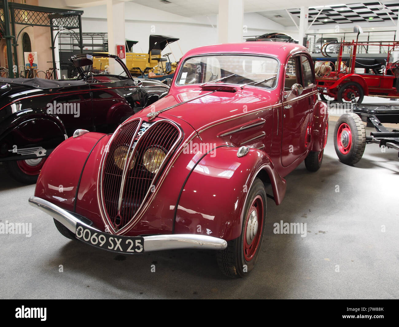 Peugeot 402 Berline 1939 Norev 1/43 rouge - Collection