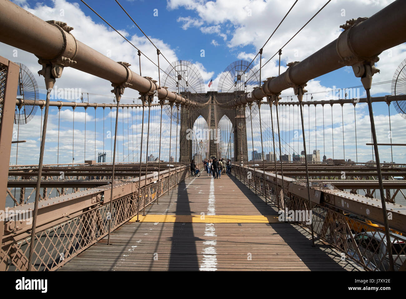walking across the brooklyn bridge New York City USA Stock Photo - Alamy