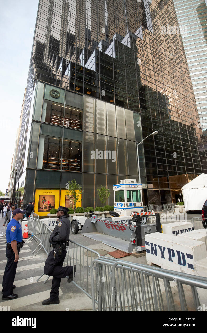 nypd protective security detail outside trump tower manhattan New York City USA Stock Photo