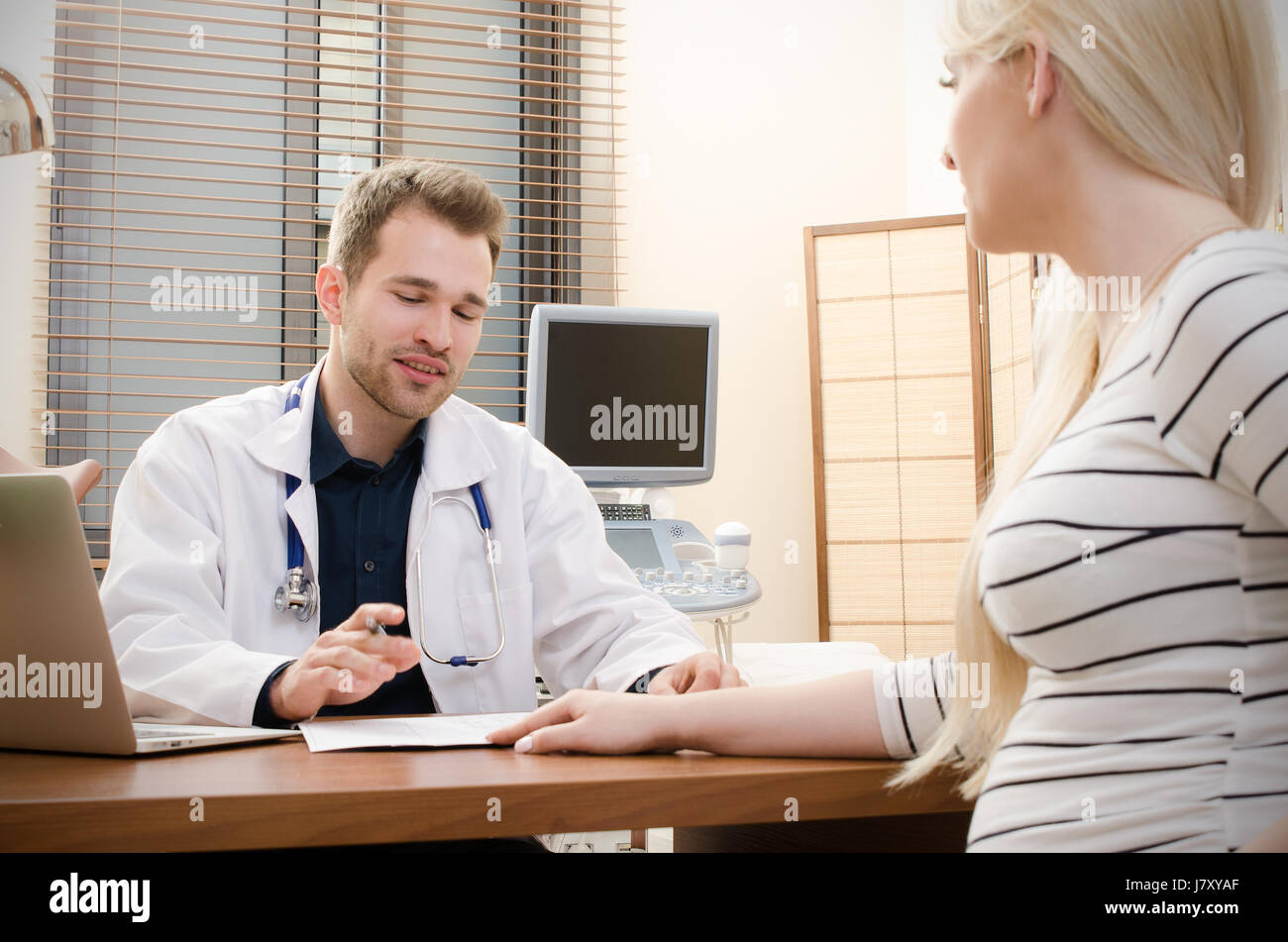 Pregnant woman doctor office hi-res stock photography and images - Alamy