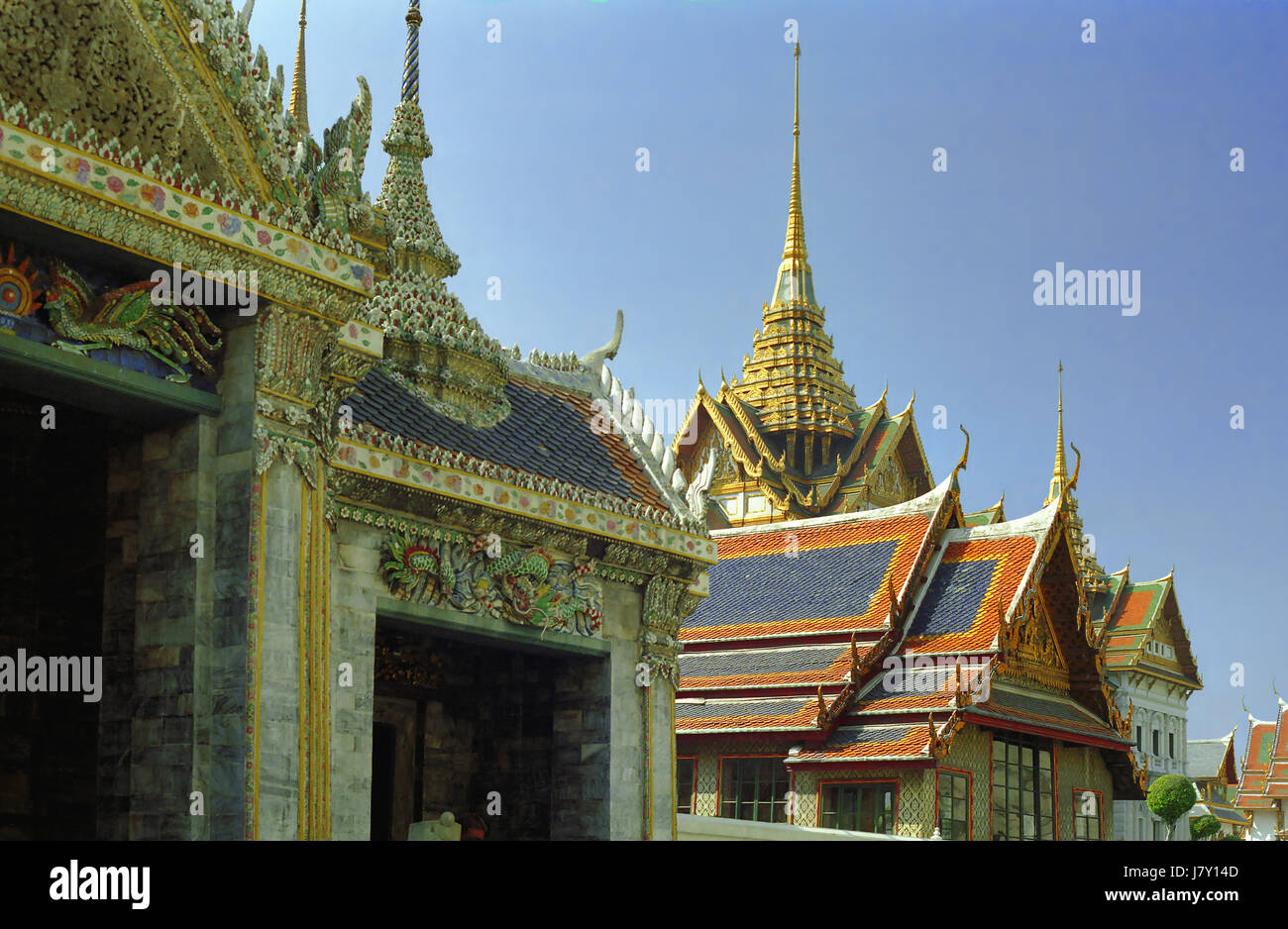 The spire of the Phra Thinang Chakri Maha Prasat, and in the foreground the Phra Thinang Amarin Winichai, Grand Palace, Bangkok, Thailand Stock Photo