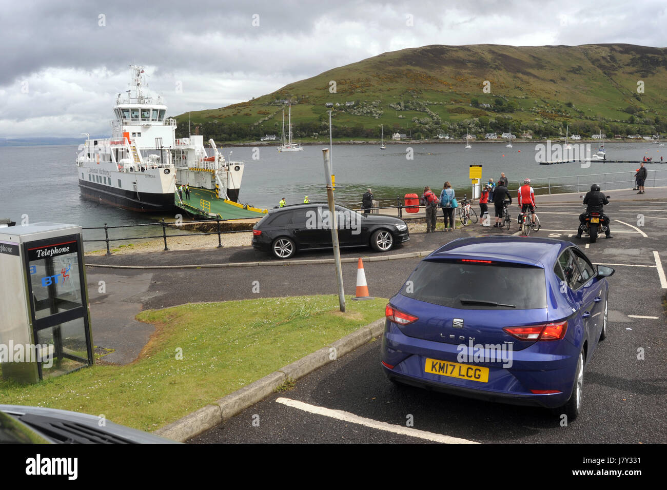 THE 'CATRIONA' FERRY BOAT AT THE FERRY TERMINAL OF LOCHRANZA ON THE ISLE OF ARRAN SCOTLAND UK Stock Photo