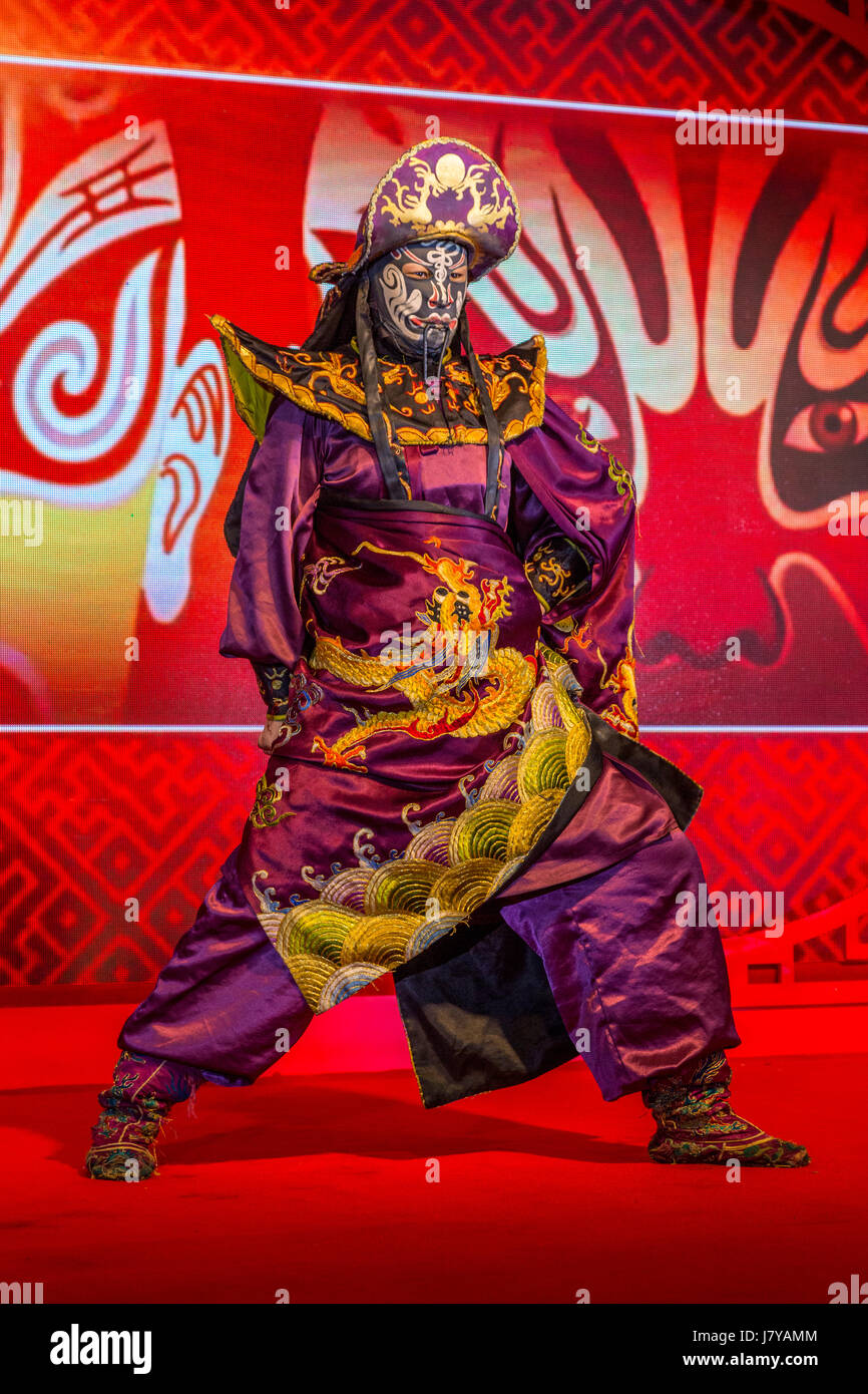Wenzhou, Zhejiang, China. Chinese Opera Performer and Face Changing