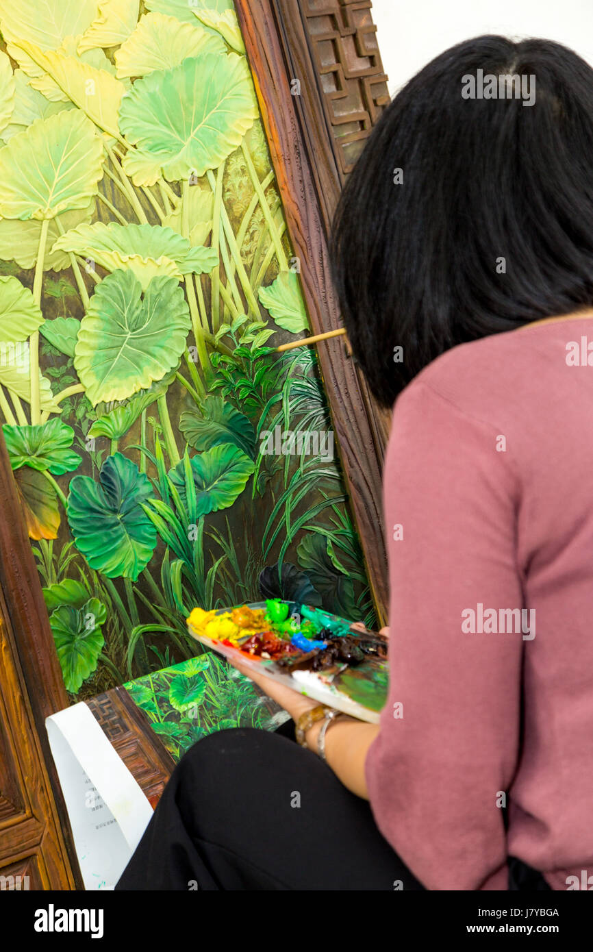 Wenzhou, Zhejiang, China.  Artist at Work, Arts and Crafts Research  Institute. Stock Photo