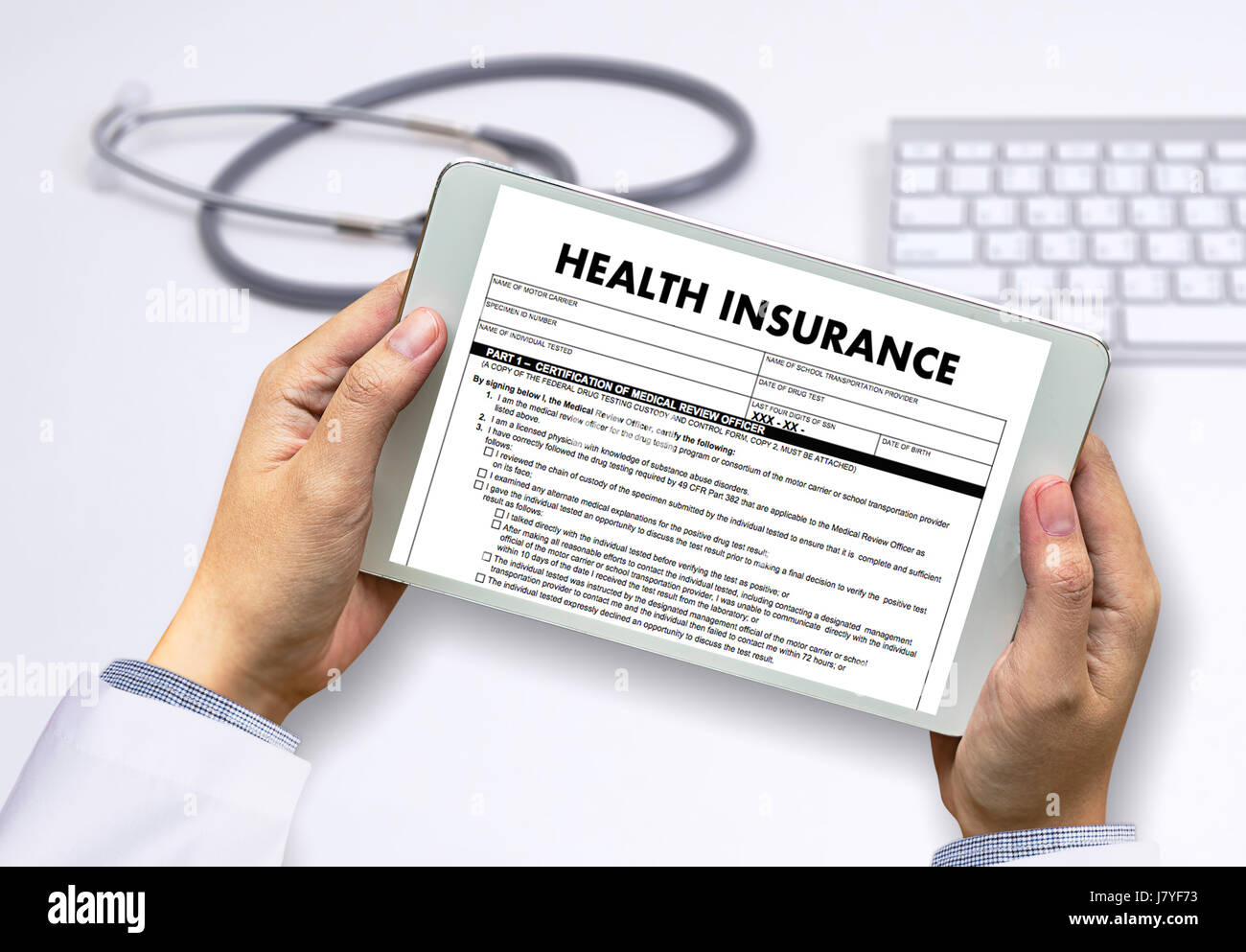 медицинское страхование научная статья. фон для медицинских документов. медицинское страхования в россии картинки. стетоскоп. страхование врачей.