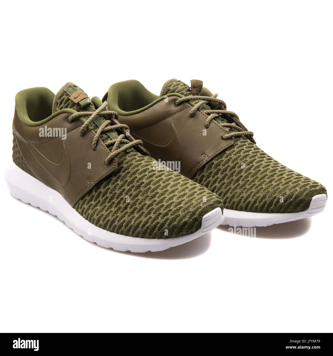 Nike Roshe NM Flyknit PRM Green Men's Running Sneakers - 746825-300 Stock  Photo - Alamy