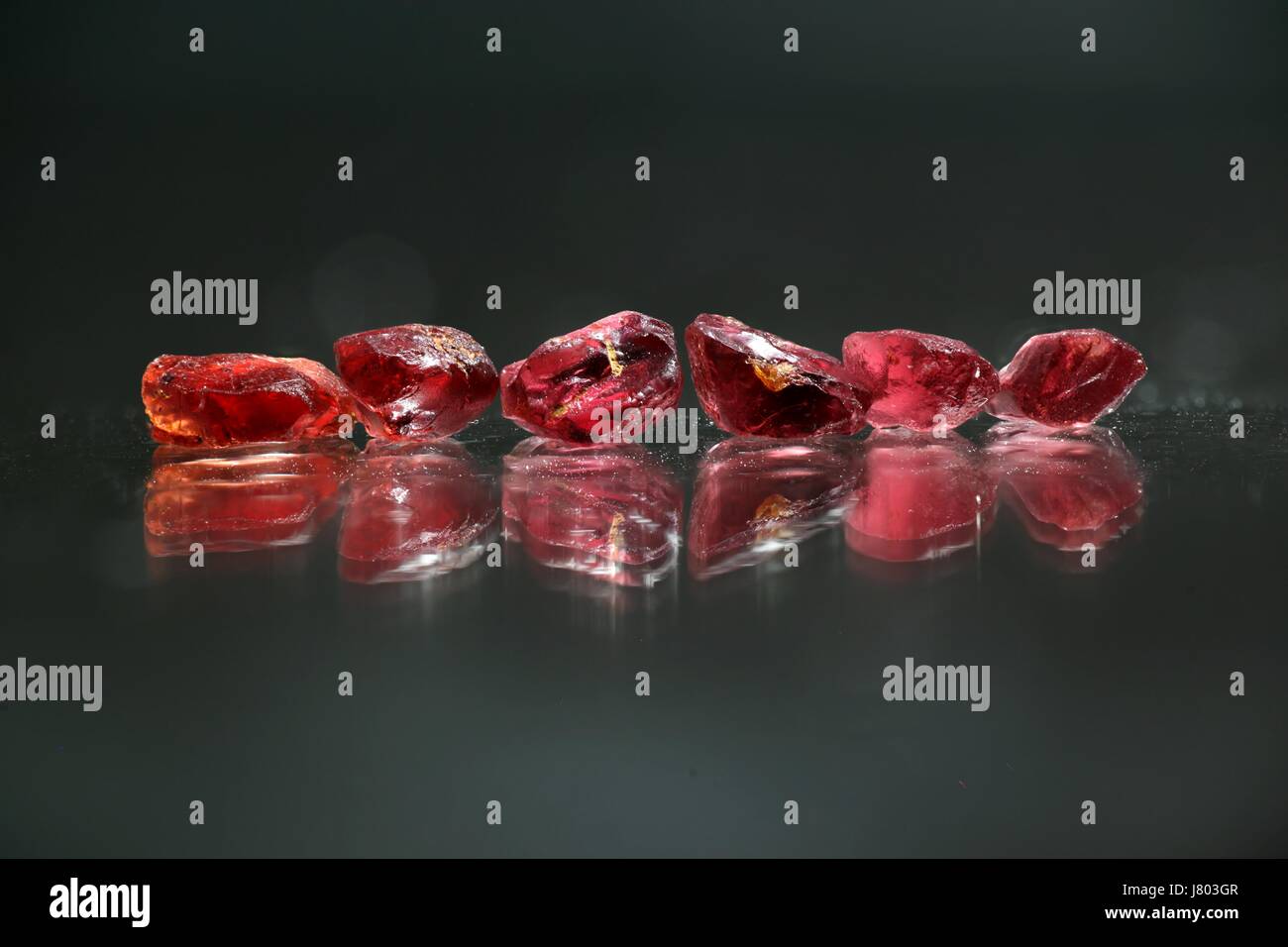 Garnet rough hi-res stock photography and images - Alamy