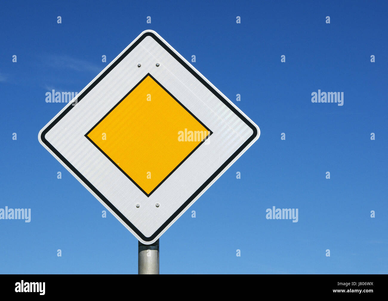 Vorfahrtszeichen High Resolution Stock Photography And Images Alamy