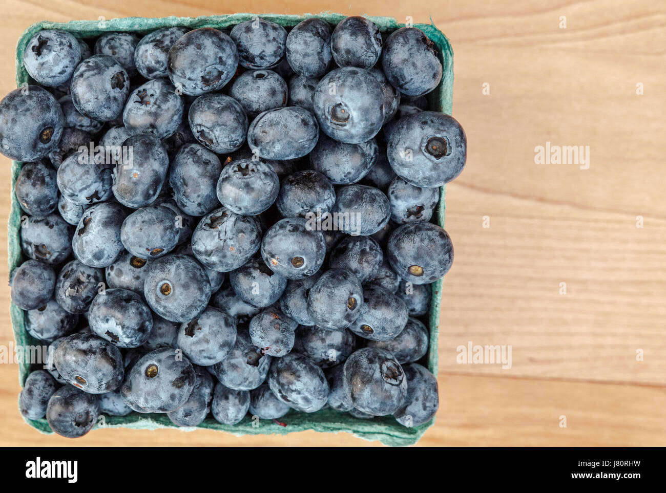 freshly hand picked blueberries from farmers' market Stock Photo Alamy